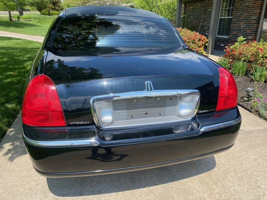 2004 Lincoln Town Car - Image 24 of 26