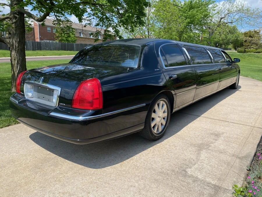 2004 Lincoln Town Car - Image 25 of 26