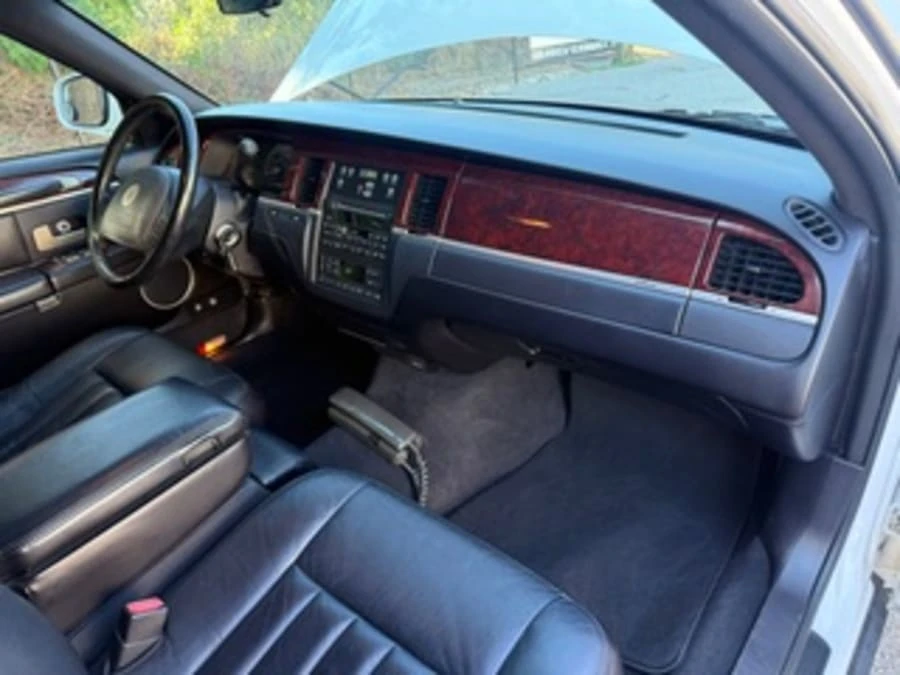 2004 Lincoln Town Car - Image 12 of 20