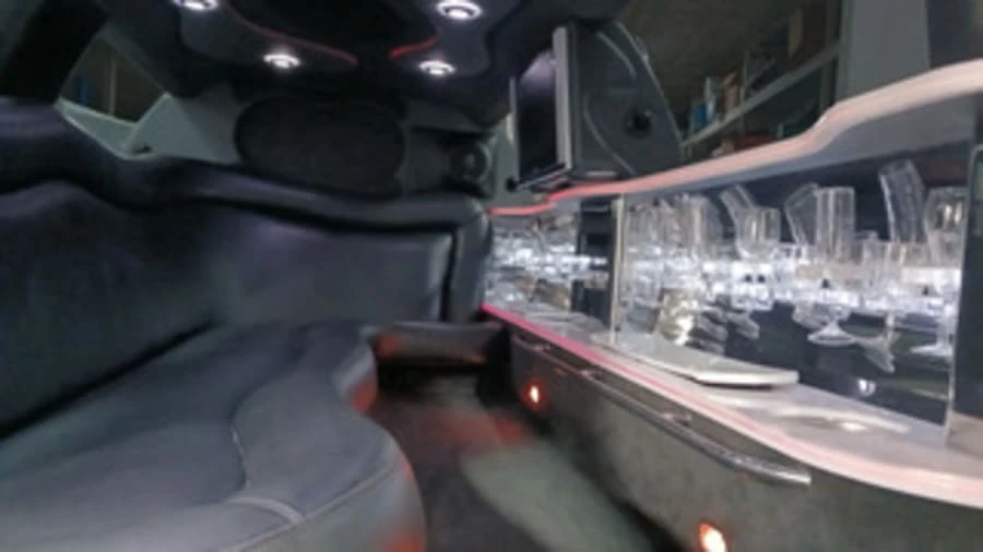 2004 Lincoln Town Car - Image 14 of 20