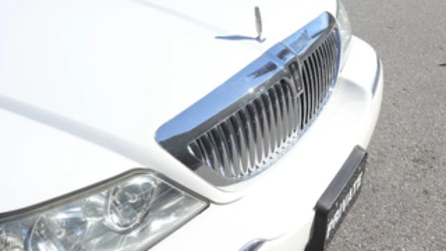 2004 Lincoln Town Car - Image 9 of 20
