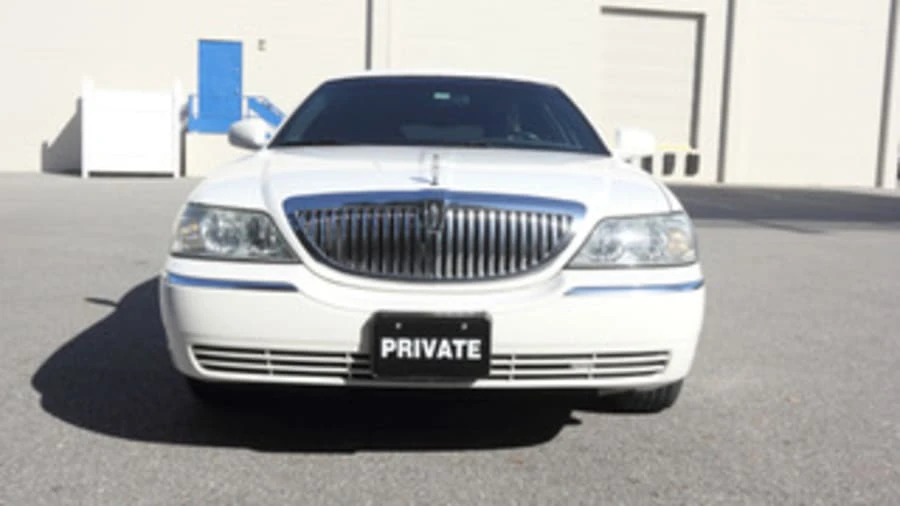 2004 Lincoln Town Car - Image 4 of 20