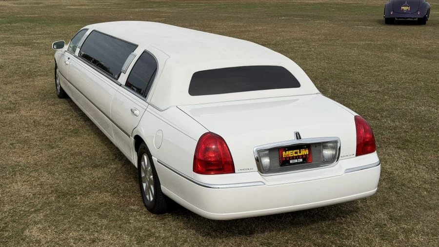2004 Lincoln Town Car - Image 4 of 13