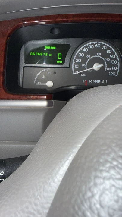 2004 Lincoln Town Car - Image 5 of 17