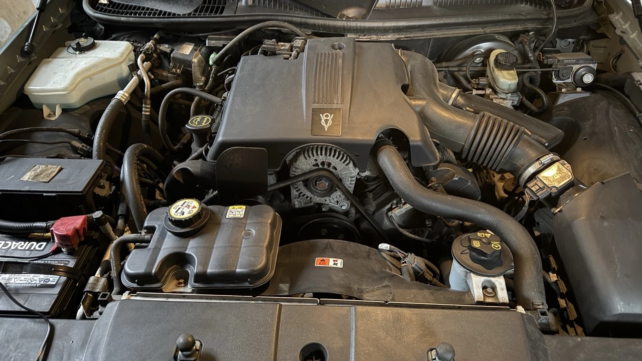 2004 Lincoln Town Car - Image 15 of 17