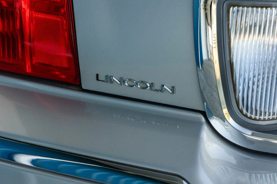 2004 Lincoln Town Car - Image 15 of 25
