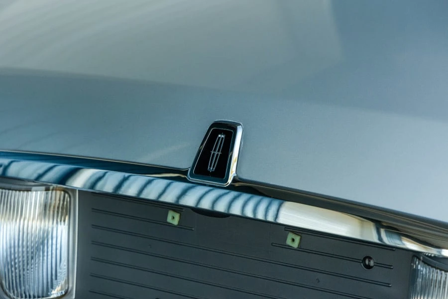 2004 Lincoln Town Car - Image 7 of 25