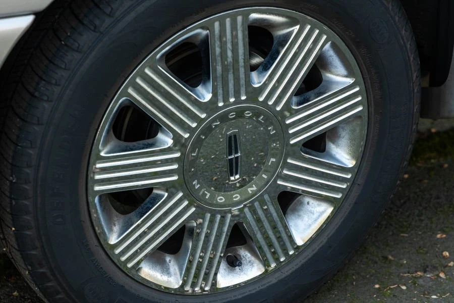 2004 Lincoln Town Car - Image 10 of 25