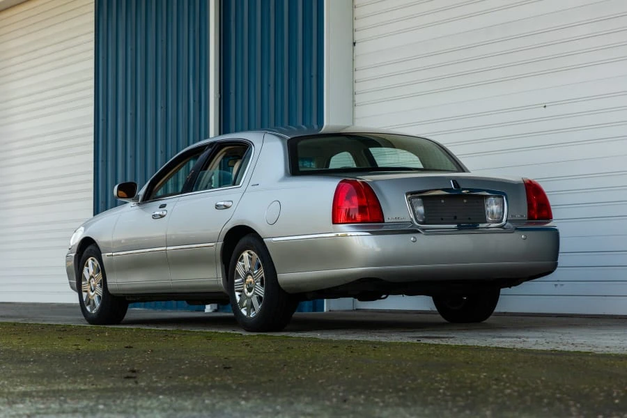 2004 Lincoln Town Car - Image 14 of 25