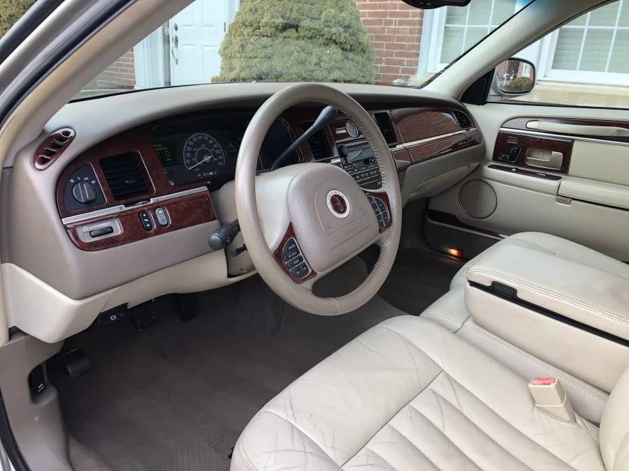 2004 Lincoln Town Car - Image 4 of 7
