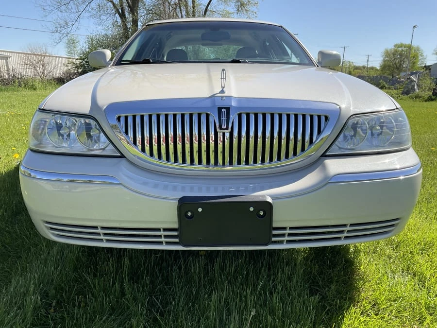2004 Lincoln Town Car - Image 4 of 14