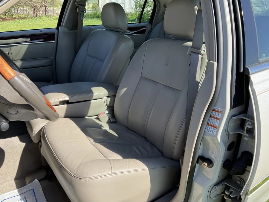 2004 Lincoln Town Car - Image 7 of 14