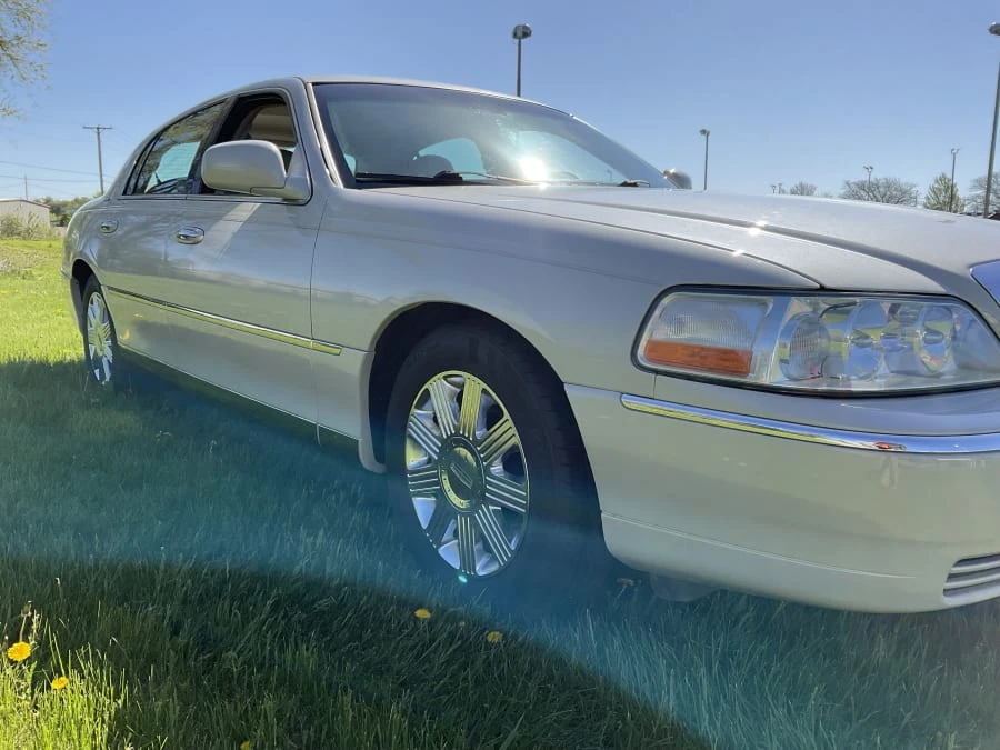 2004 Lincoln Town Car - Image 5 of 14