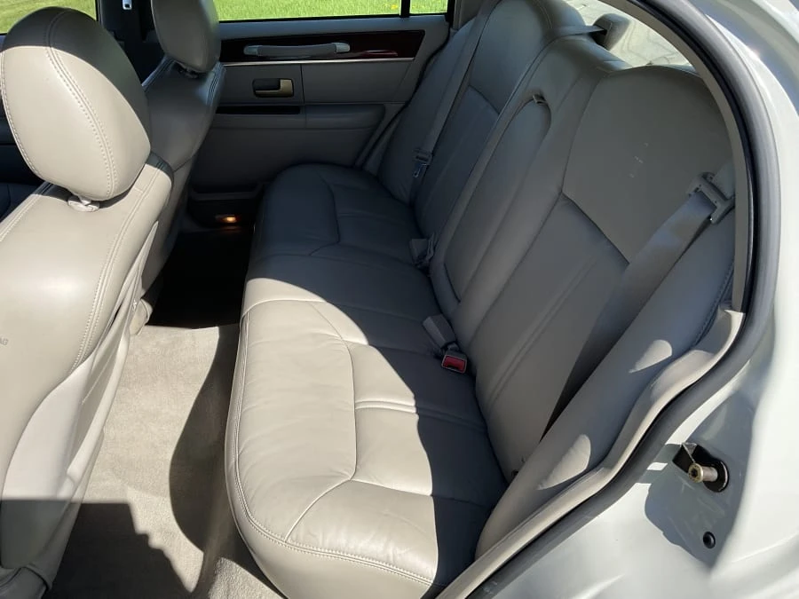 2004 Lincoln Town Car - Image 12 of 14
