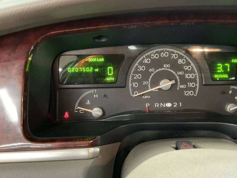 2004 Lincoln Town Car - Image 10 of 12