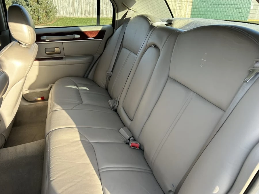 2004 Lincoln Town Car - Image 7 of 12