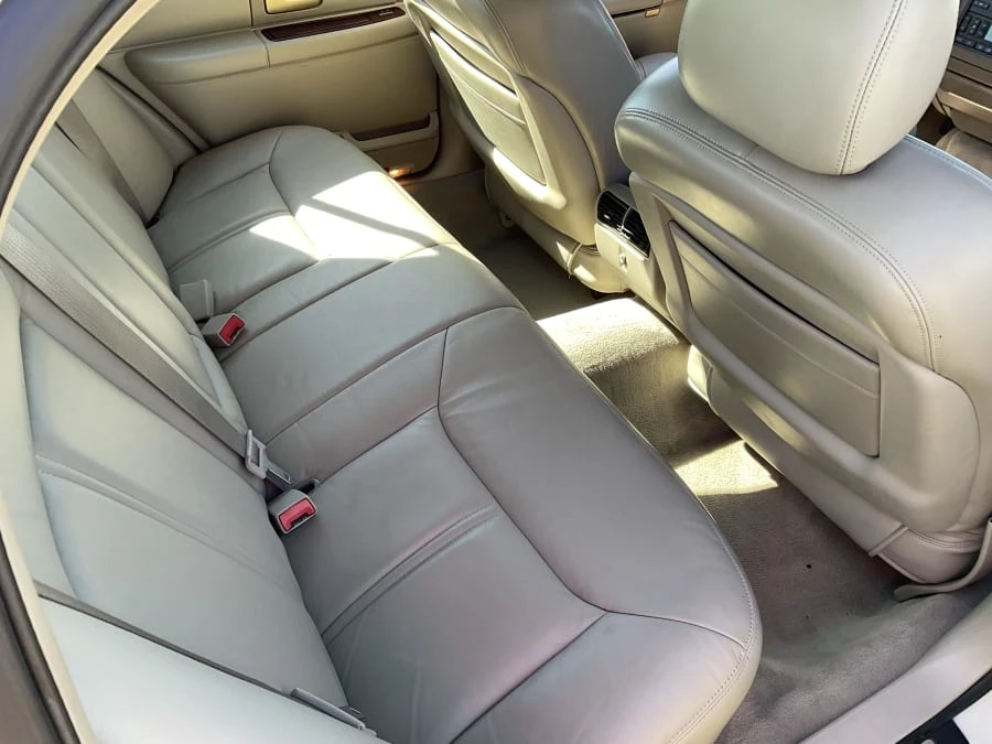 2004 Lincoln Town Car - Image 8 of 14