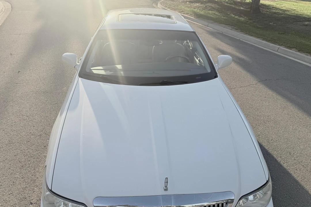 2004 Lincoln Town Car - Image 12 of 31