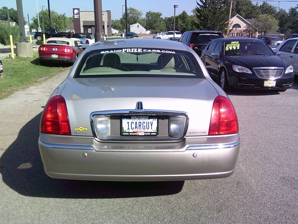 2004 Lincoln Town Car - Image 7 of 21