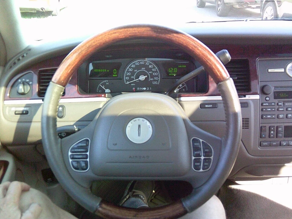 2004 Lincoln Town Car - Image 20 of 21