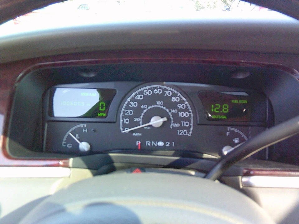2004 Lincoln Town Car - Image 20 of 21