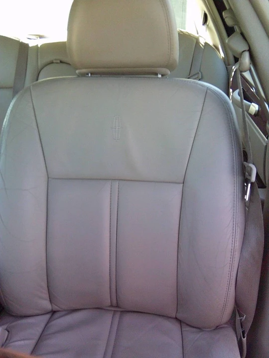 2004 Lincoln Town Car - Image 17 of 21