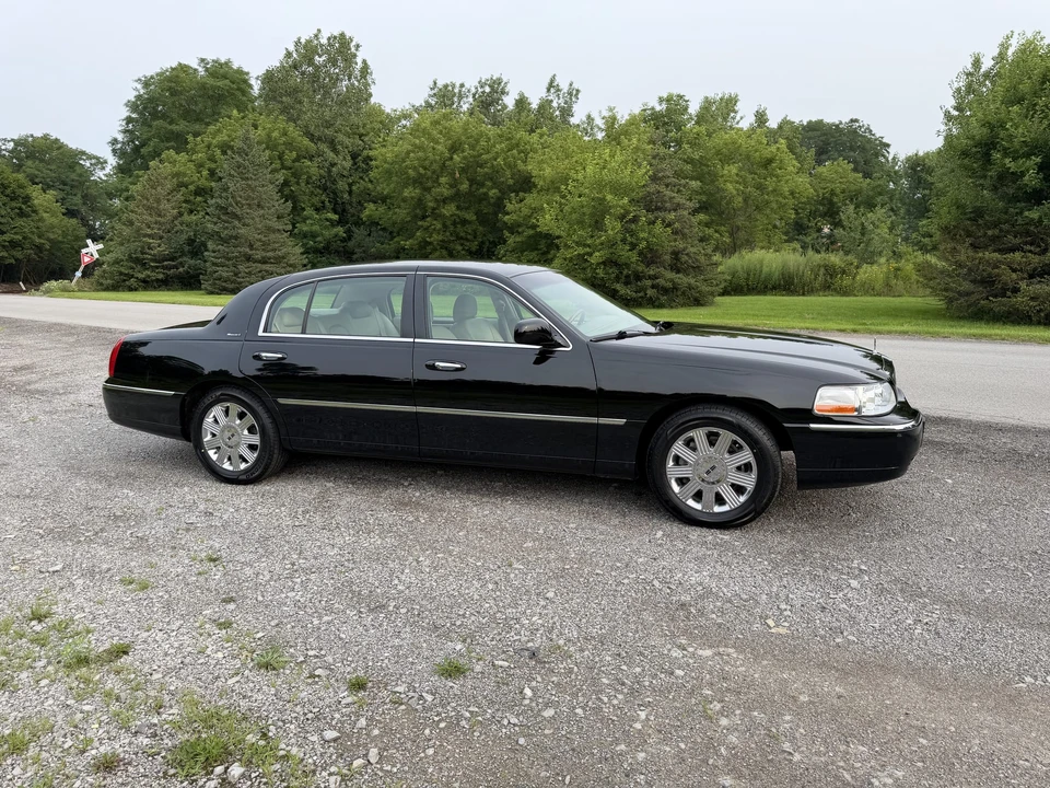 2004 Lincoln Town Car - Image 30 of 31