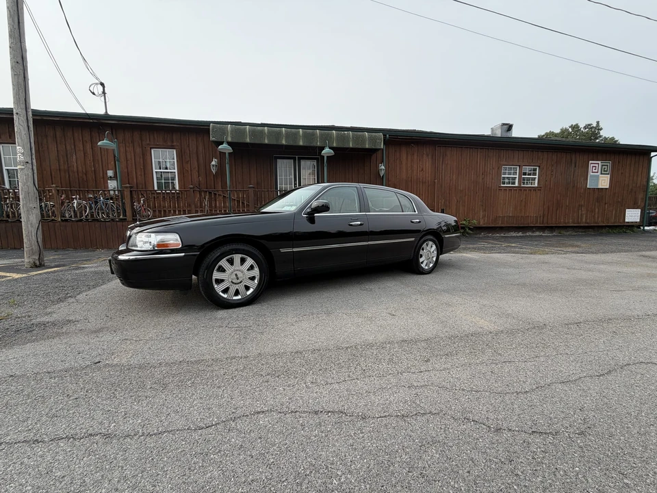2004 Lincoln Town Car - Image 6 of 31