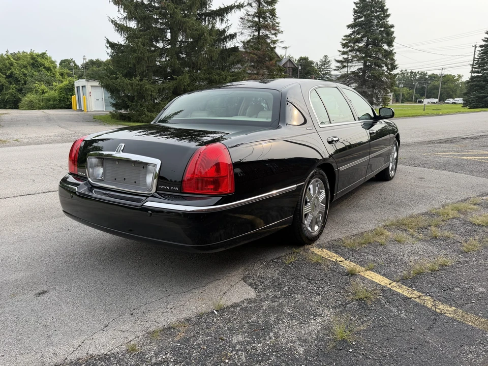 2004 Lincoln Town Car - Image 27 of 31