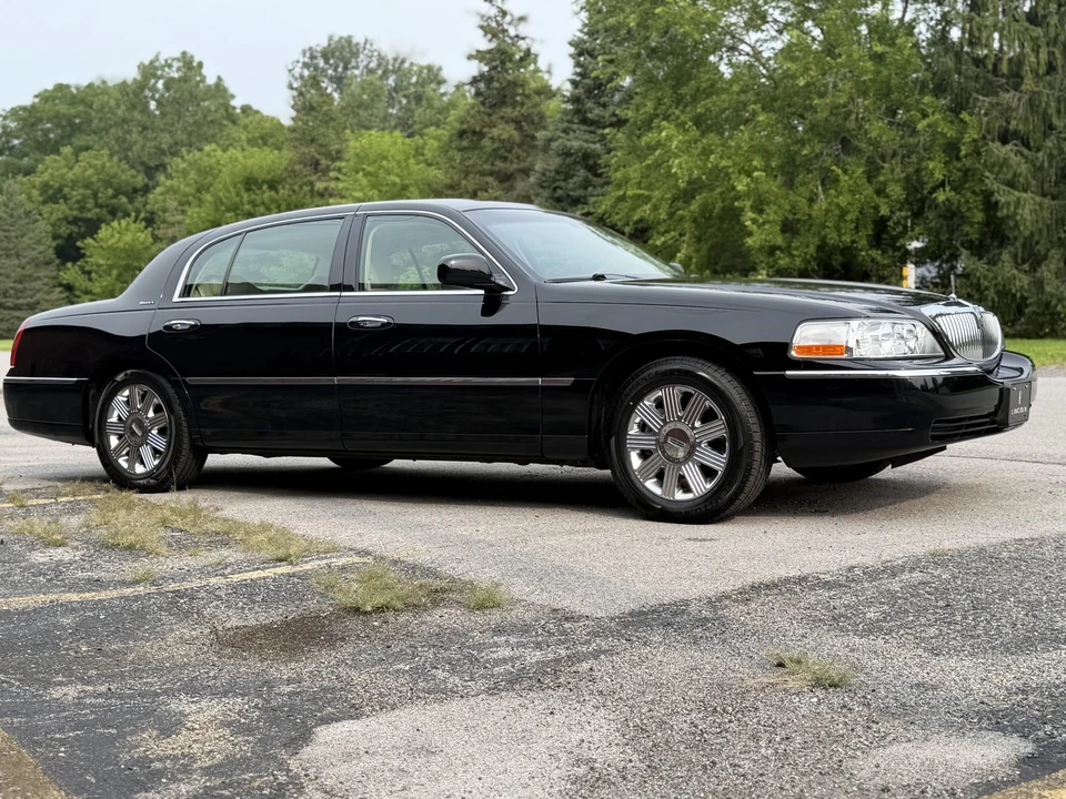 2004 Lincoln Town Car - Image 29 of 31