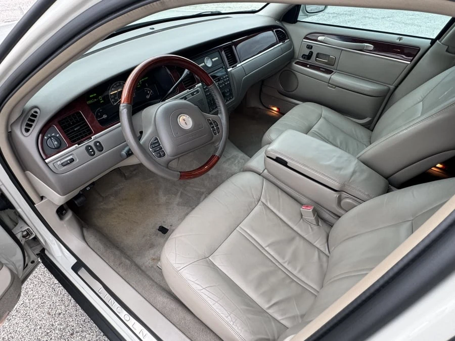 2004 Lincoln Town Car - Image 5 of 14