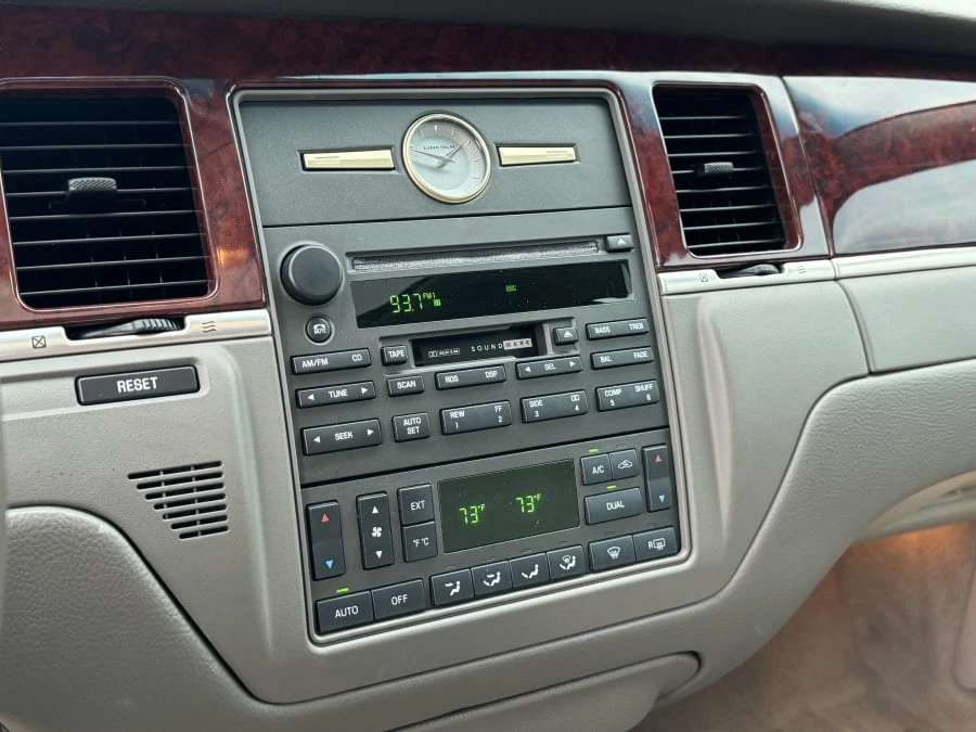 2004 Lincoln Town Car - Image 8 of 14