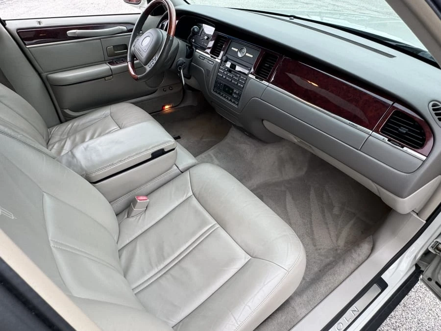 2004 Lincoln Town Car - Image 7 of 14
