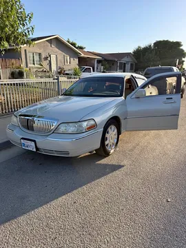 2004 Lincoln Town Car Ultimate Sedan 4D