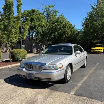 2004 Lincoln Town Car Ultimate Sedan 4D
