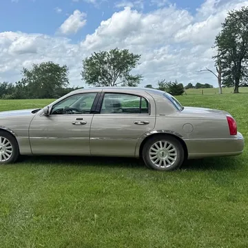 2004 Lincoln Town Car