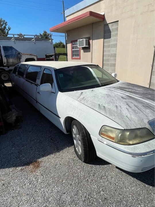 2004 Lincoln Town Car - Image 3 of 6