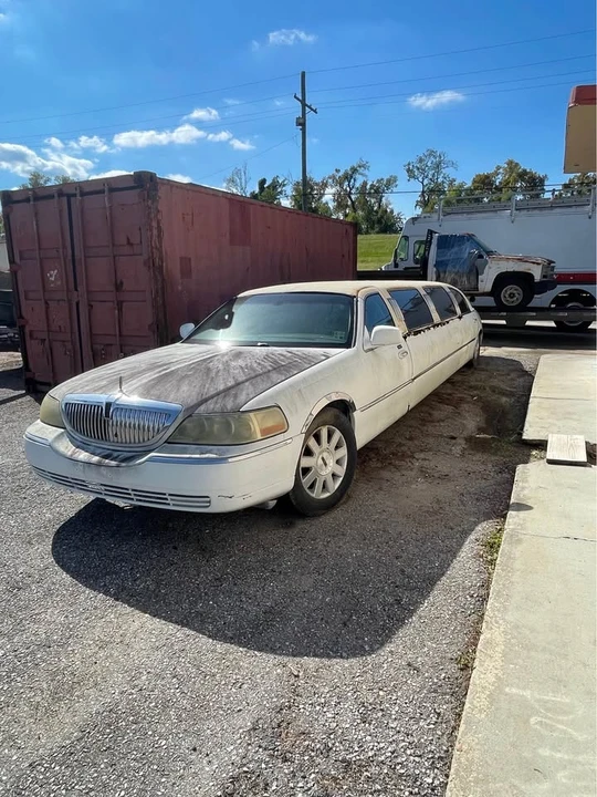 2004 Lincoln Town Car - Image 2 of 6