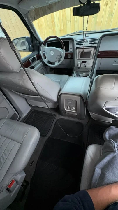 2004 Lincoln Navigator 2nd Gen - Image 10 of 12