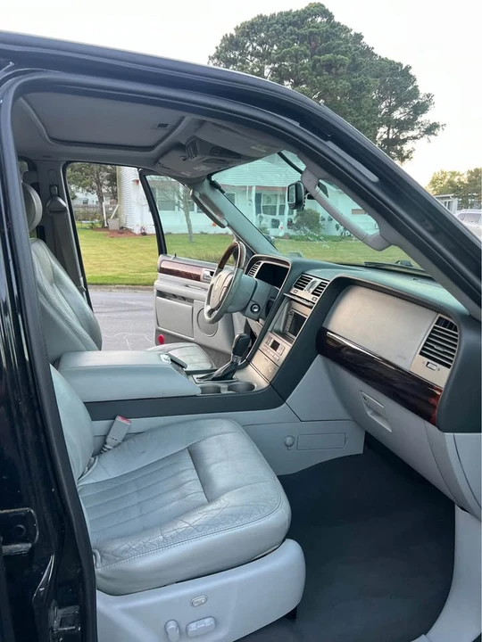 2004 Lincoln Navigator 2nd Gen - Image 14 of 17