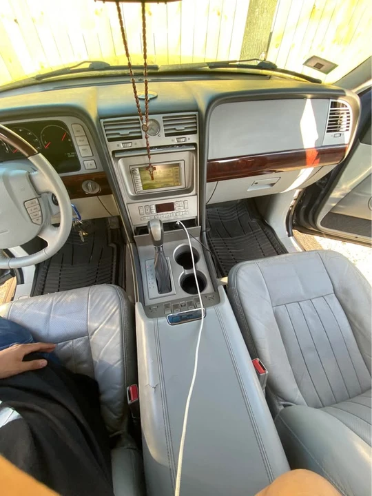 2004 Lincoln Navigator 2nd Gen - Image 11 of 12