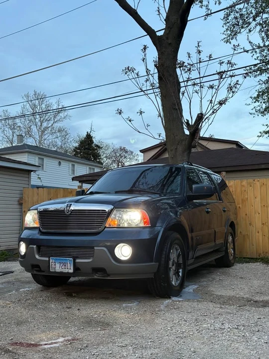 2004 Lincoln Navigator 2nd Gen - Image 2 of 12