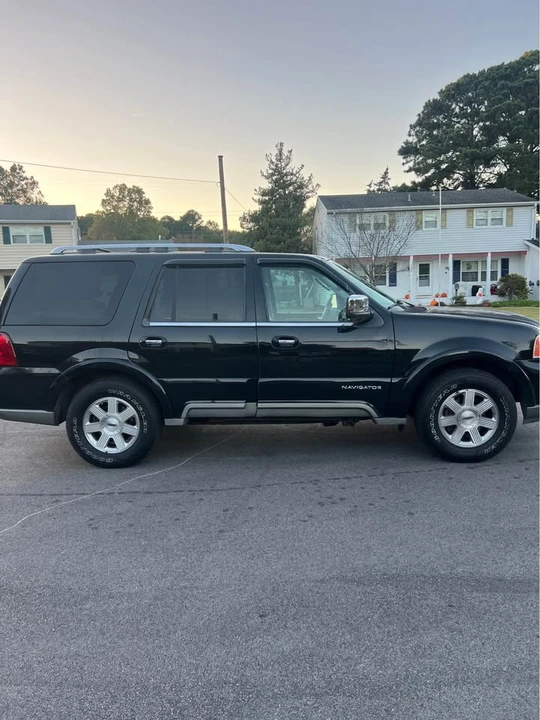 2004 Lincoln Navigator 2nd Gen - Image 4 of 17