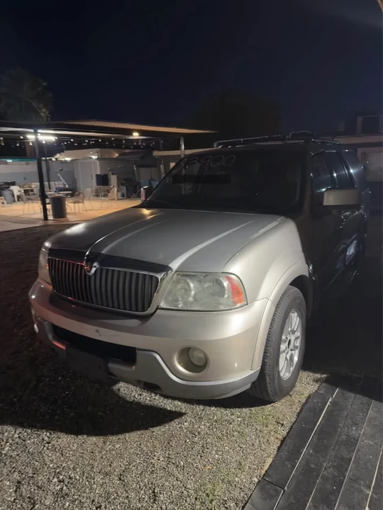 2004 Lincoln Navigator 2nd Gen - Image 2 of 12