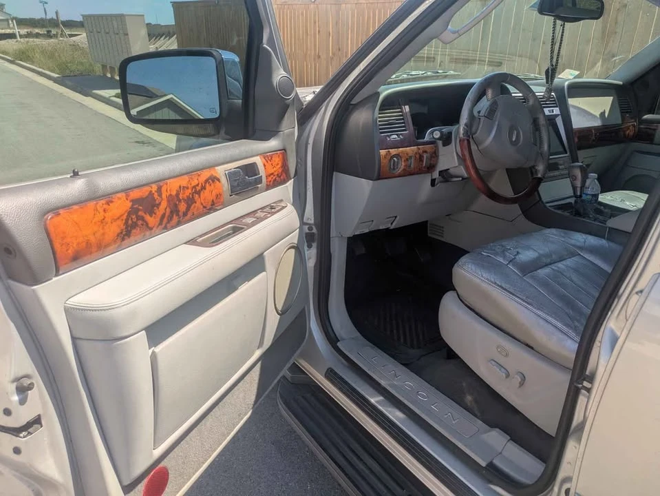 2004 Lincoln Navigator 2nd Gen - Image 7 of 19