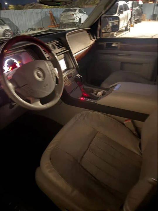 2004 Lincoln Navigator 2nd Gen - Image 6 of 12