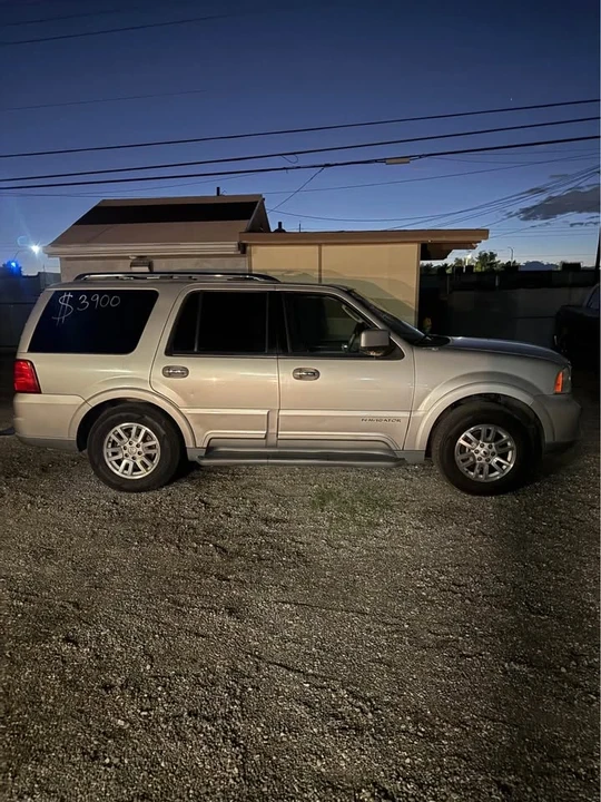 2004 Lincoln Navigator 2nd Gen - Image 3 of 12