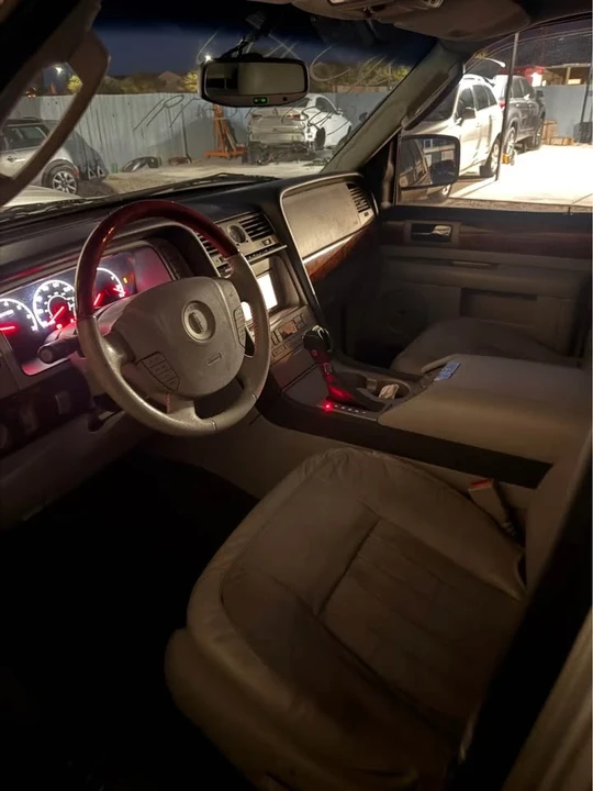 2004 Lincoln Navigator 2nd Gen - Image 9 of 12
