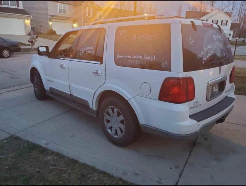 2004 Lincoln Navigator 2nd Gen - Image 2 of 3