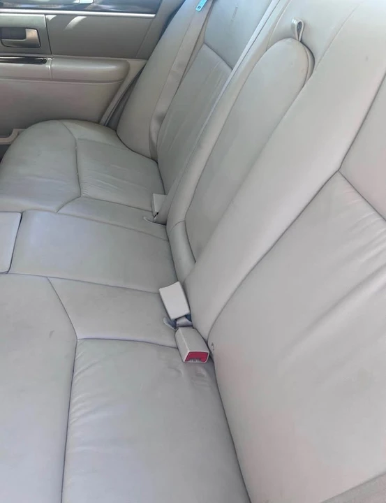 2004 Lincoln Town Car - Image 3 of 4